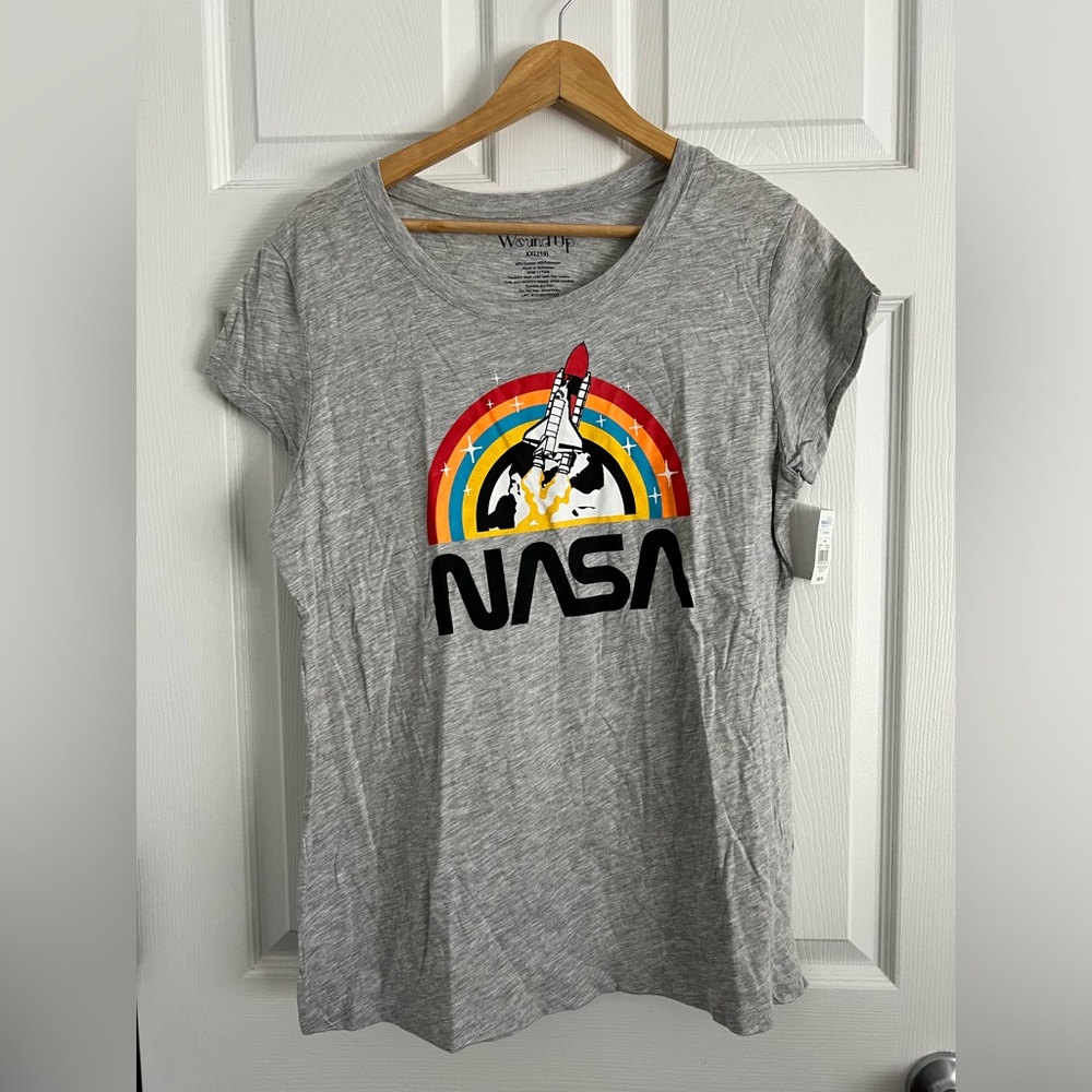 NWT XXL (19) Wound up gray NASA light weight short sleeve Tshirt.